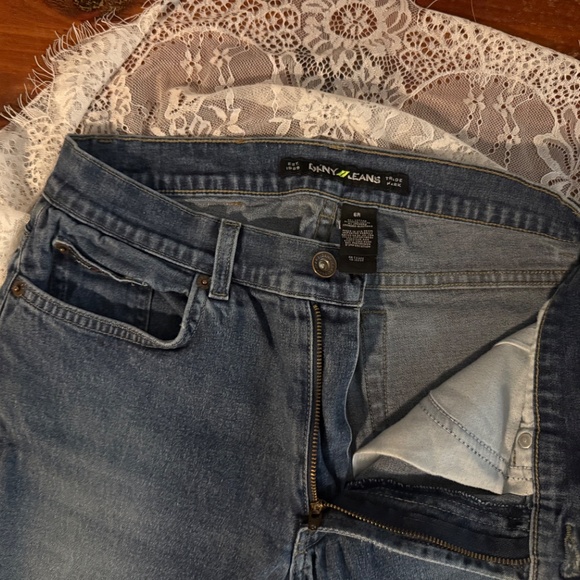 Women’s DKNY jeans - Picture 3 of 5